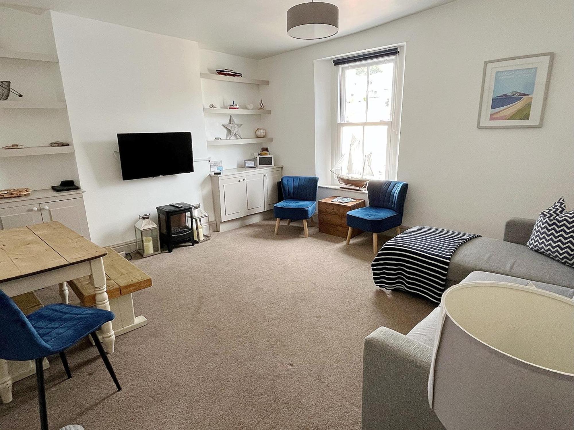 Nancie'S Place - Dartmouth Town Center With Private Parking - A Traditional Georgian Private Duplex Apartment - Beautifully Refurbished - Two Bedrooms, Bathroom, Kitchen And Lounge Diner Exterior foto